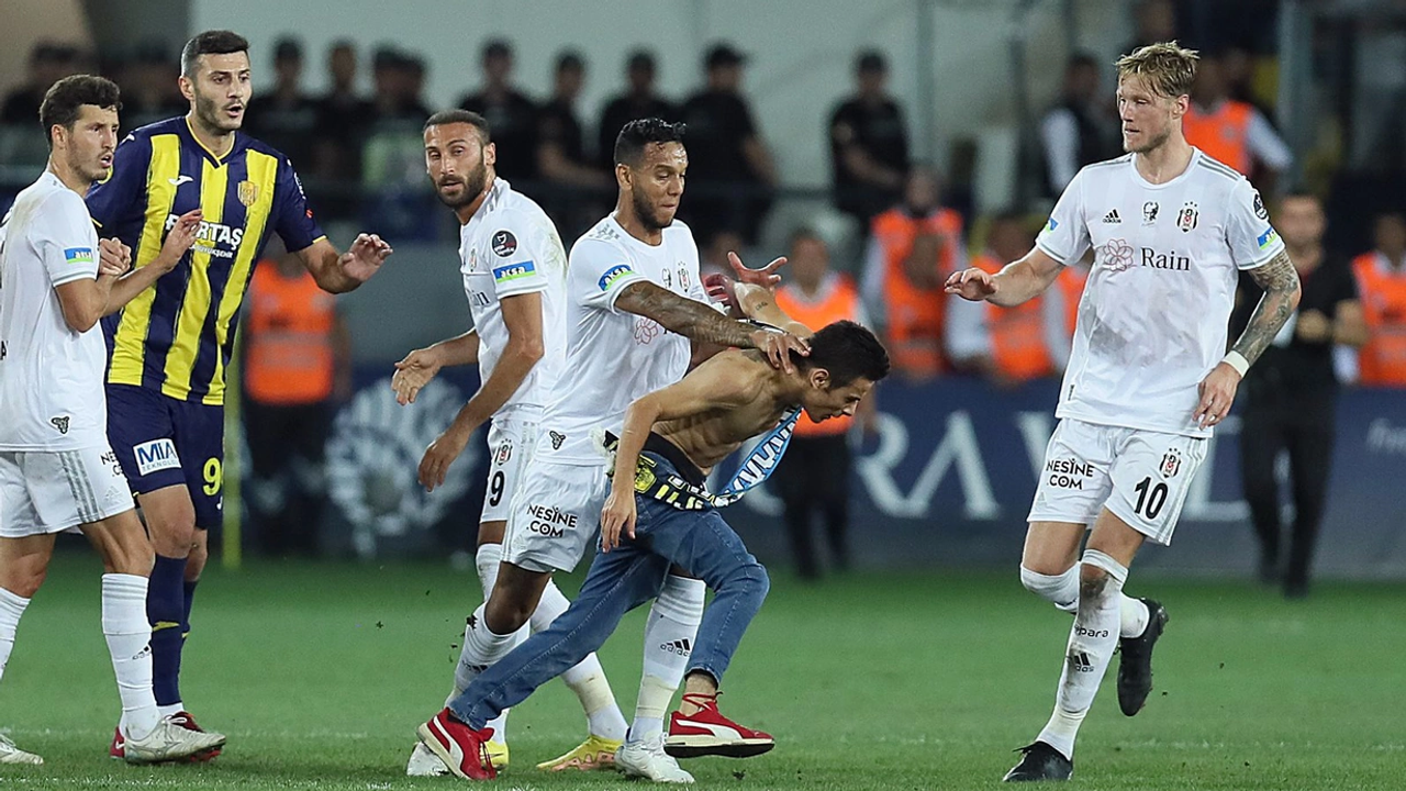 Beşiktaşlı futbolculara saldıran taraftara hapis cezası