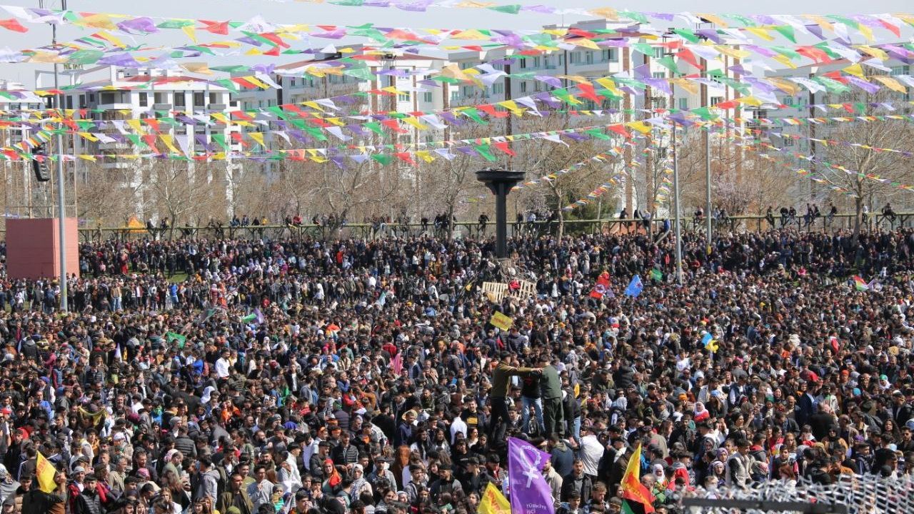 Diyarbakır’daki Newroz etkinliğinde 200 kişi gözaltına alındı