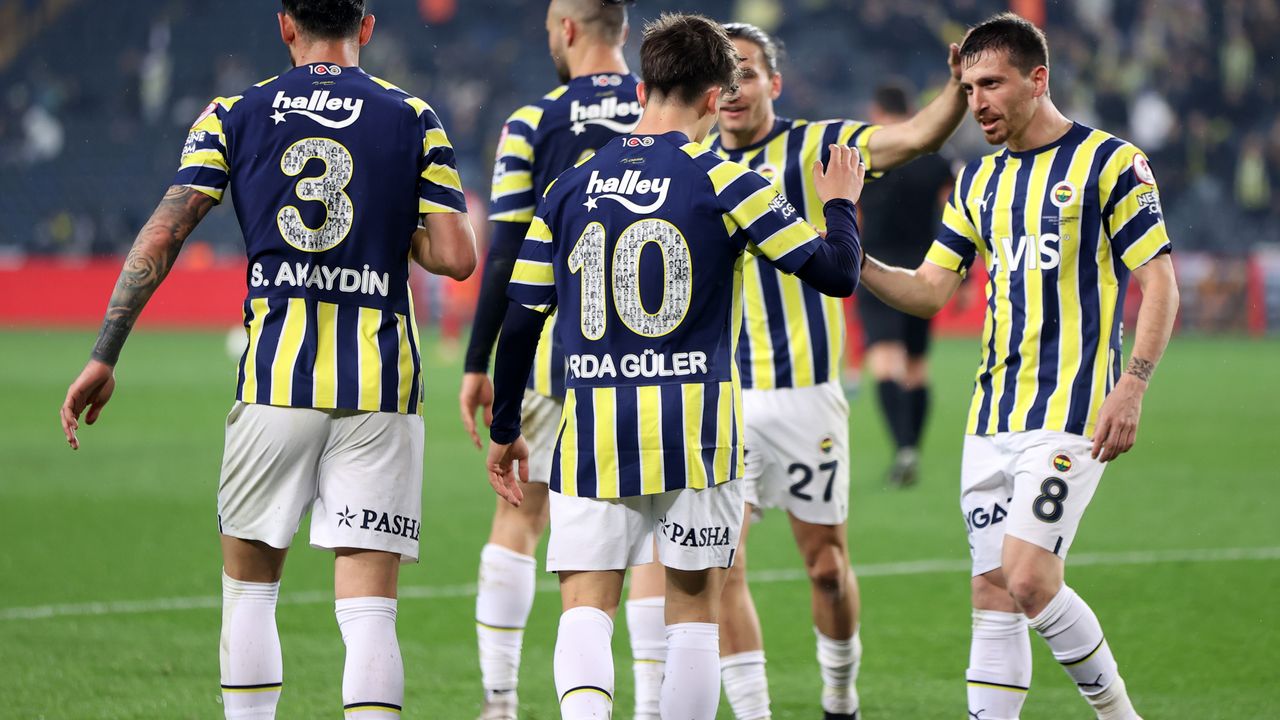 Fenerbahçe geriden gelip kazandı