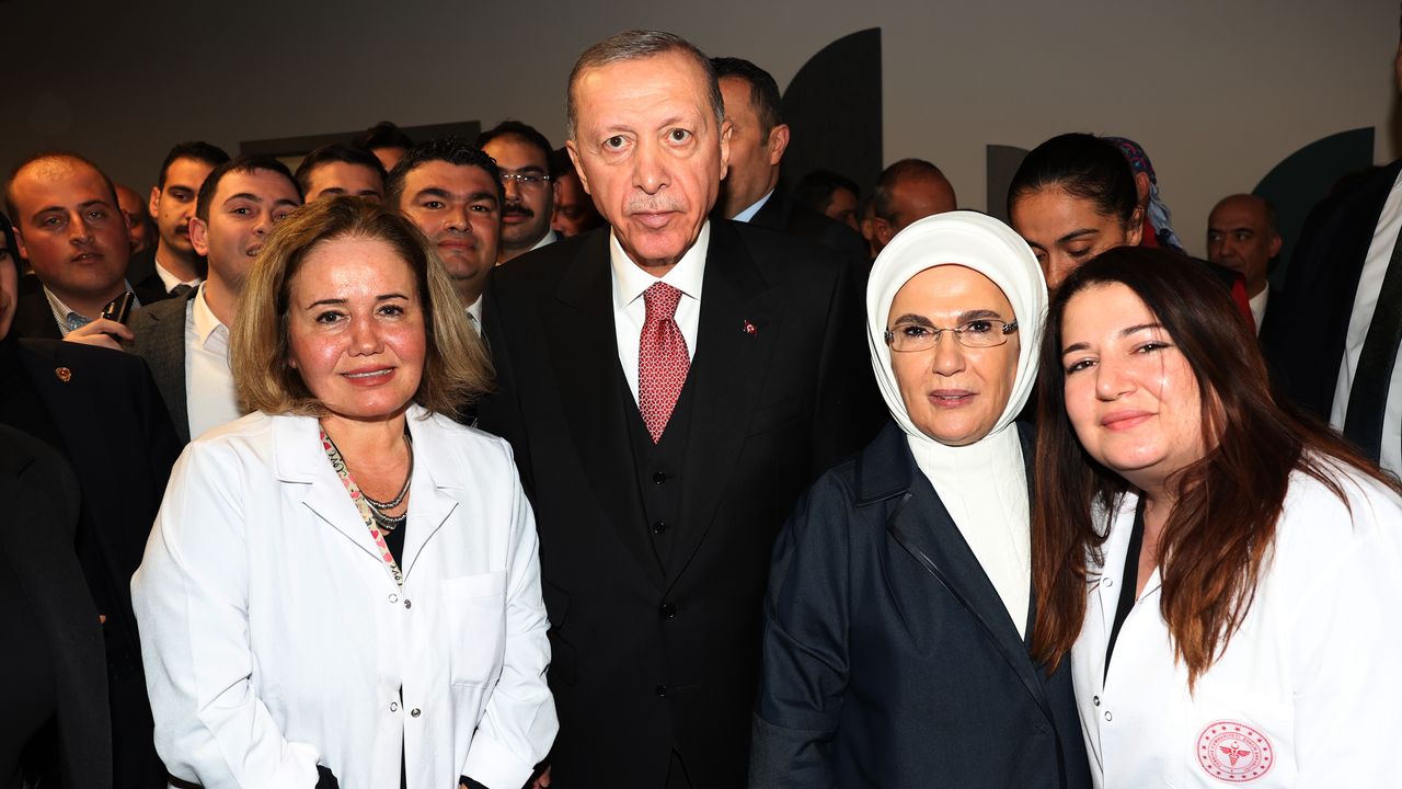 Erdoğan duyurdu: 42 bin 500 sağlık personeli alınacak