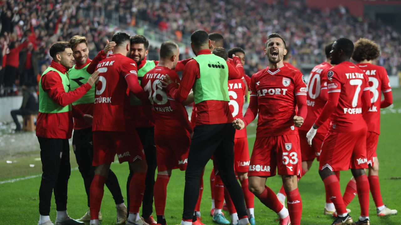 Samsunspor, Süper Lig'e lider yükselmeyi garantiledi
