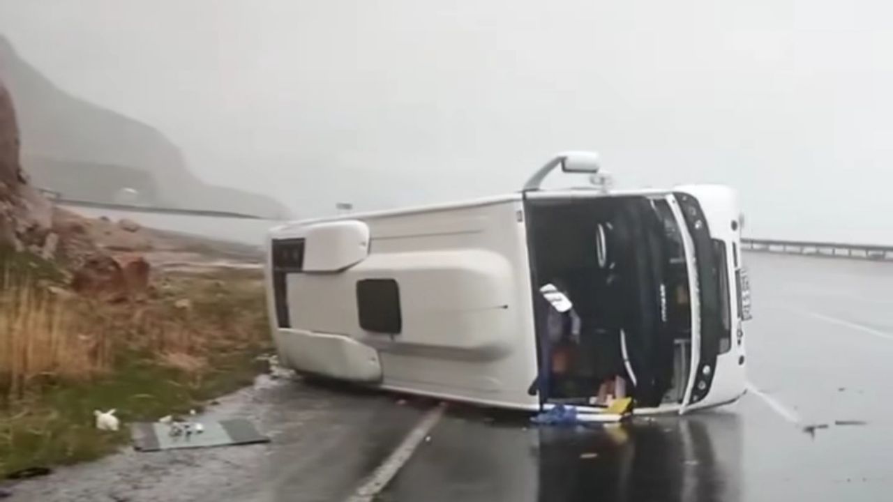 Diyarbakır otobüsü devrildi: Çok sayıda yaralı!