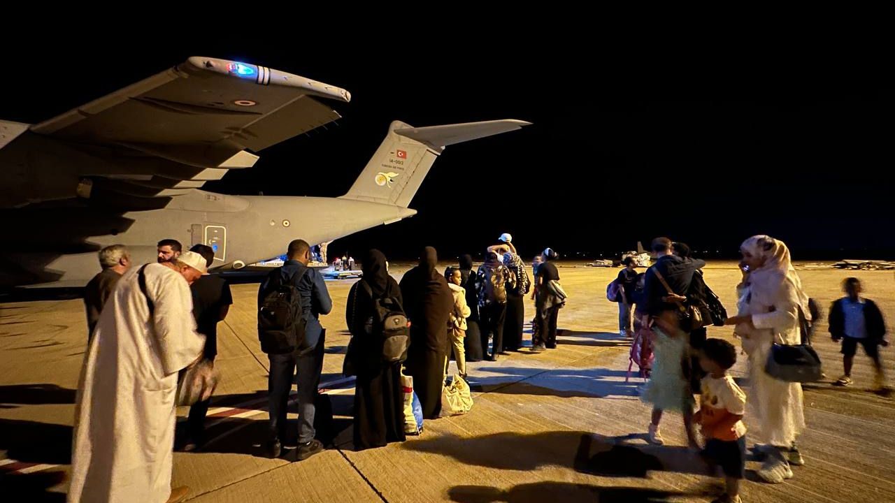 Sudan'dan 132 kişi daha Türkiye'ye getirildi