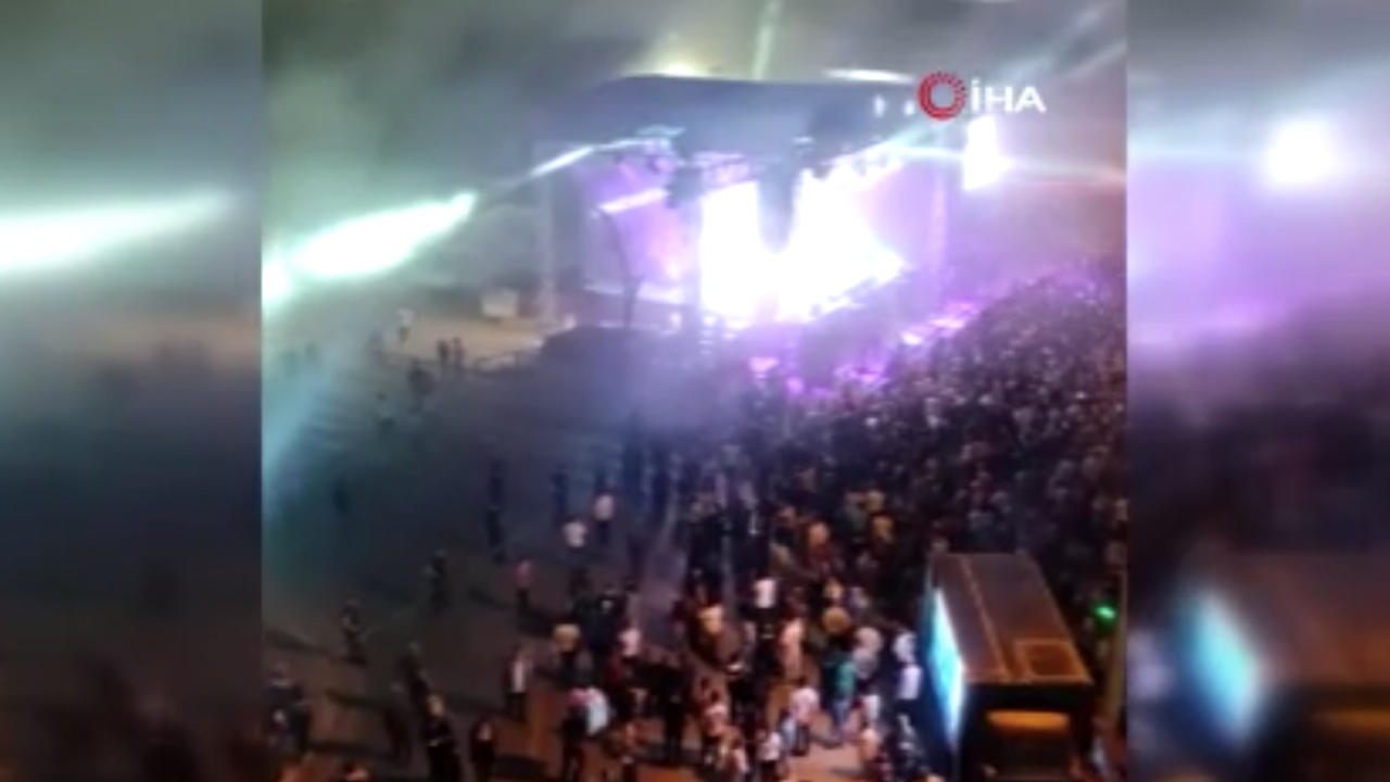 AK Parti konserinde yangın çıktı! Bakan Nebati alandan uzaklaştırıldı