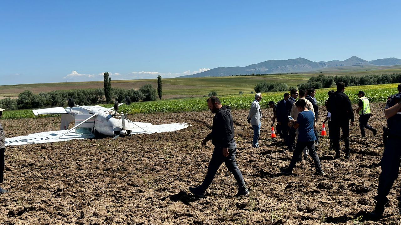 Aksaray'da uçak düştü: Yaralılar var!