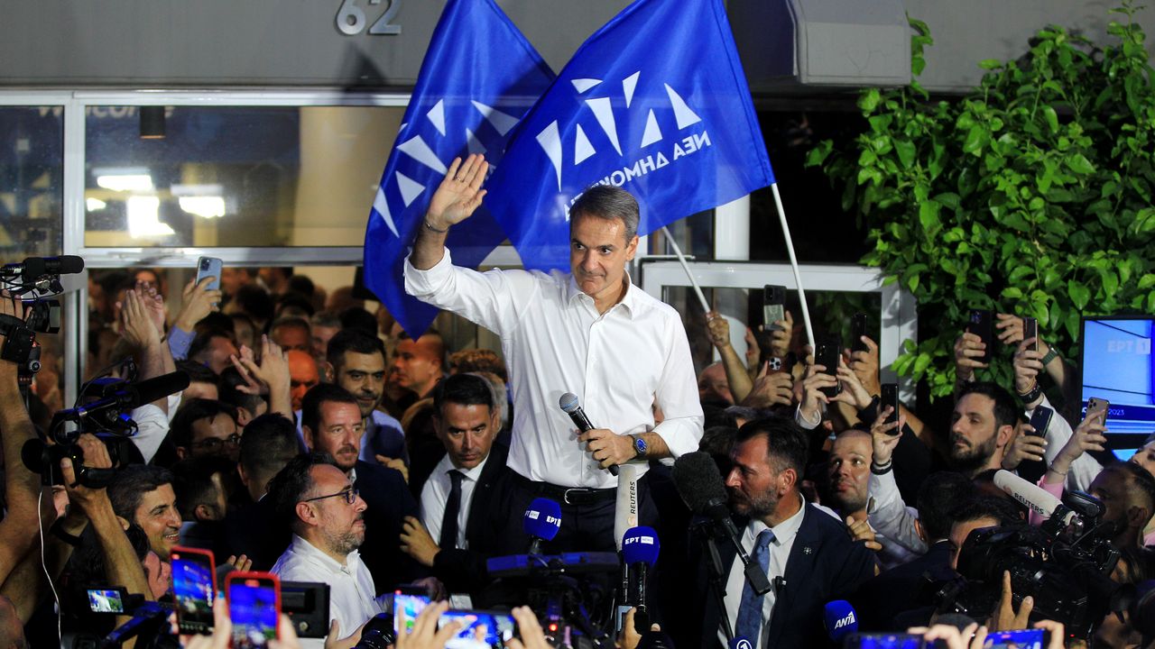 Yunanistan’da seçimin galibi Miçotakis oldu!