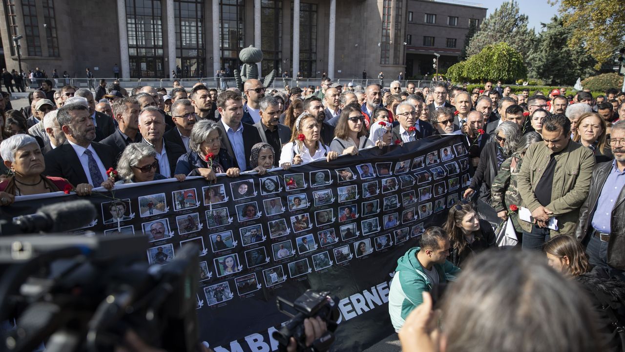 10 Ekim Ankara katliamında hayatını kaybedenler anıldı