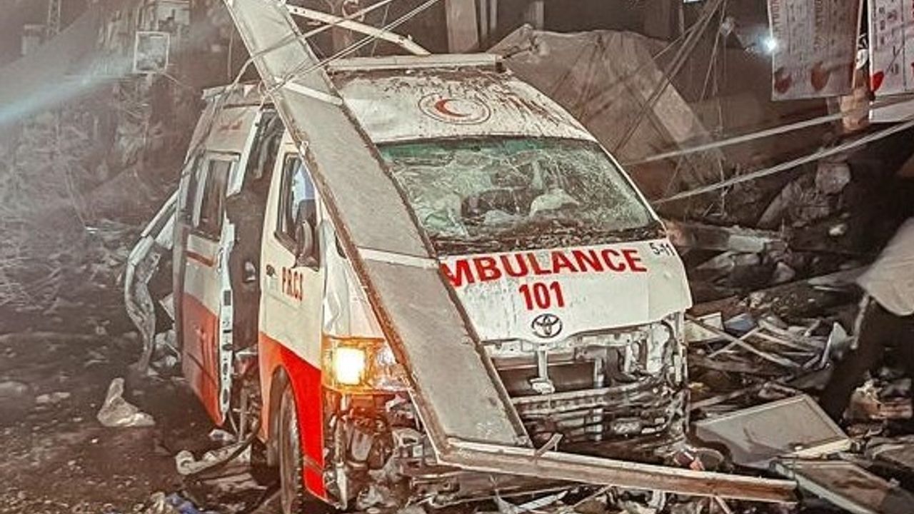 İsrail Gazze'de bir ambulansı hedef aldı!