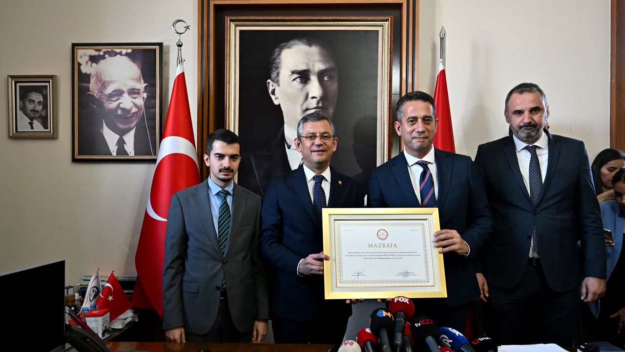 CHP Genel Başkanı Özgür Özel, mazbatasını aldı