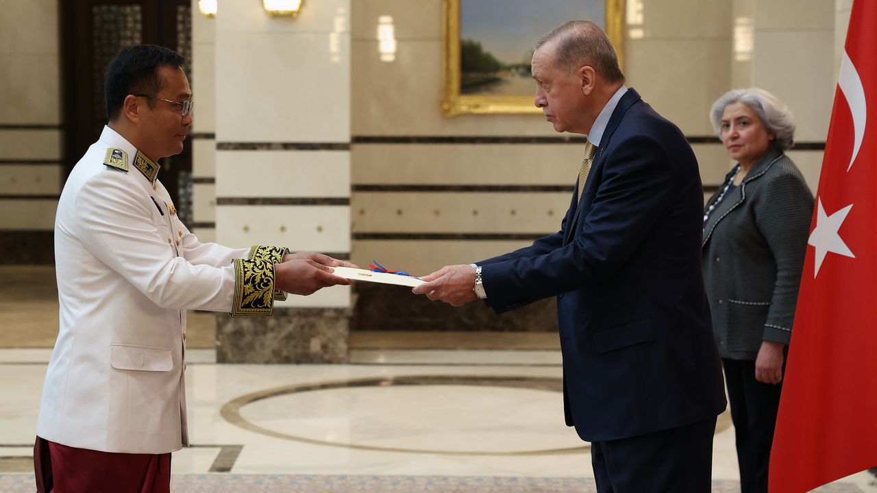Kamboçya Büyükelçisi Erdoğan'a güven mektubu sundu