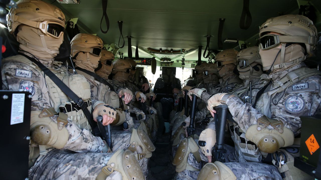 Özel harekat polislerine zorlu operasyonlar için sıkı eğitim!