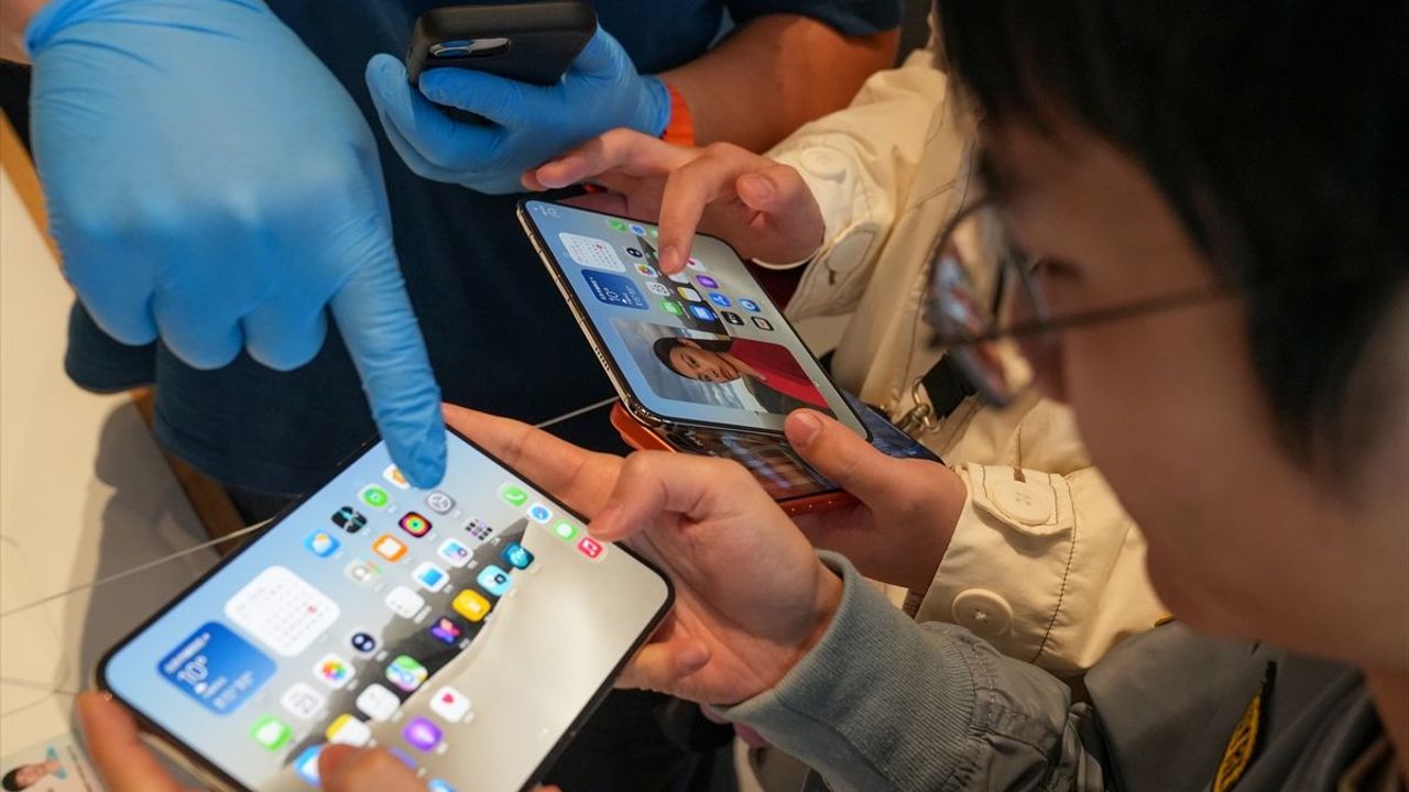 Apple, yeni iPhone Duo model serisini ve Journal uygulamasını kullanıcılarla buluşturdu