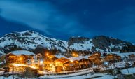 Şavşat'ın kar altındaki Maden köyü baharı bekliyor