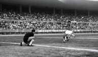 1960'ta oynanan Galatasaray-Fenerbahçe maçı!