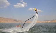 Denizi olmayan Batman'da flyboard gösterisi