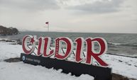 Çıldır Gölü donmadı, turizmciler tedirgin