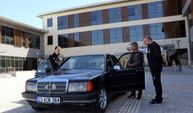 Filistinlilere destek için arabasını bağışladı