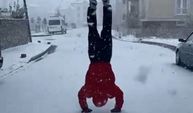 Kar sevincini 20 geri taklayla kutladı