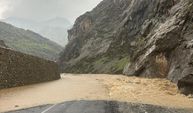 Derecik-Şemdinli kara yolu 2 gündür kapalı