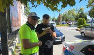 Trafik polisinin dikkati, vatandaşı 'sazan sarmalından' kurtardı