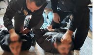 Arabanın önünü kesip 7 kilo altın ve 35 bin euro çaldılar!