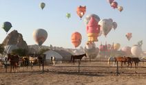 Kapadokya'da figürlü sıcak hava balonları uçtu