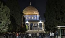 İsrail'in kapattığı Mescid-i Aksa, 40 gün sonra ibadete açıldı