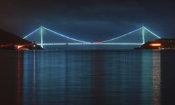 İstanbul’da köprüler Kabotaj Bayramı için aydınlatıldı