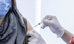 Sağlık görevlisinin 30 çocuğa aynı şırıngayla aşı yaptığı ortaya çıktı!