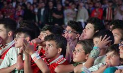 Trabzonspor taraftarı Süper Kupa finalini dev ekrandan takip etti