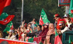 Pakistan'da büyük yürüyüş