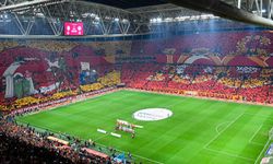 Galatasaray taraftarından Cumhuriyetin 100. yılına özel koreografi