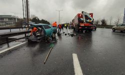 TEM Otoyolu’nda feci kaza: Otomobil ikiye bölündü!