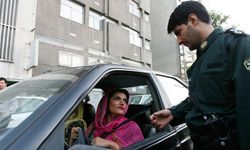Protestolar sonuç verdi: İran’da ahlak polisi kaldırıldı