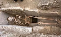 8 asırlık kadın iskeleti bulundu!