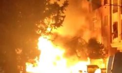 Zeytinburnu'nda doğalgaz patlaması! 3 araç alev aldı