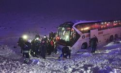 Diyarbakır'da yolcu otobüsü şarampole devrildi: 4’ü ağır 30 yaralı
