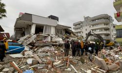 Diyarbakır'da bina enkazından saatler sonra 2 kişi böyle kurtarıldı