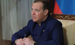 Medvedev: Her türlü silahı kullanmaya hazırız!