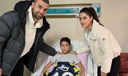 Fenerbahçeli Dursun, depremzede Ömer'i ziyaret etti