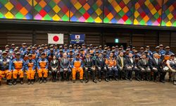 Japon kurtarma ekibi alkışlarla karşılandı