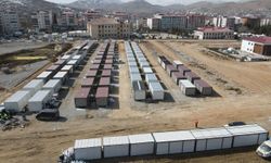 Afşin'e konteyner kent hızla kuruluyor