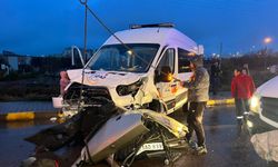 Deprem bölgesine giden AFAD aracı kaza yaptı