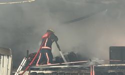 Lastik tesisinde yangın: Bölgedeki evler tahliye edildi!