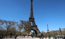 Paris’te Eyfel Kulesi sayısı ikiye çıktı