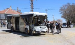 Halk otobüsü ile kamyon çarpıştı: 7 yaralı