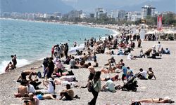 Antalya sahilleri bayramda doldu taştı!
