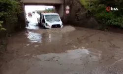 Sağanak yolları göle çevirdi!