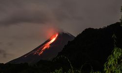 Cotopaxi Yanardağı kül püskürtüyor!