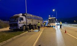 Yolcu otobüsü tuğla kamyonuna çarptı: 1 ölü, 9 yaraladı